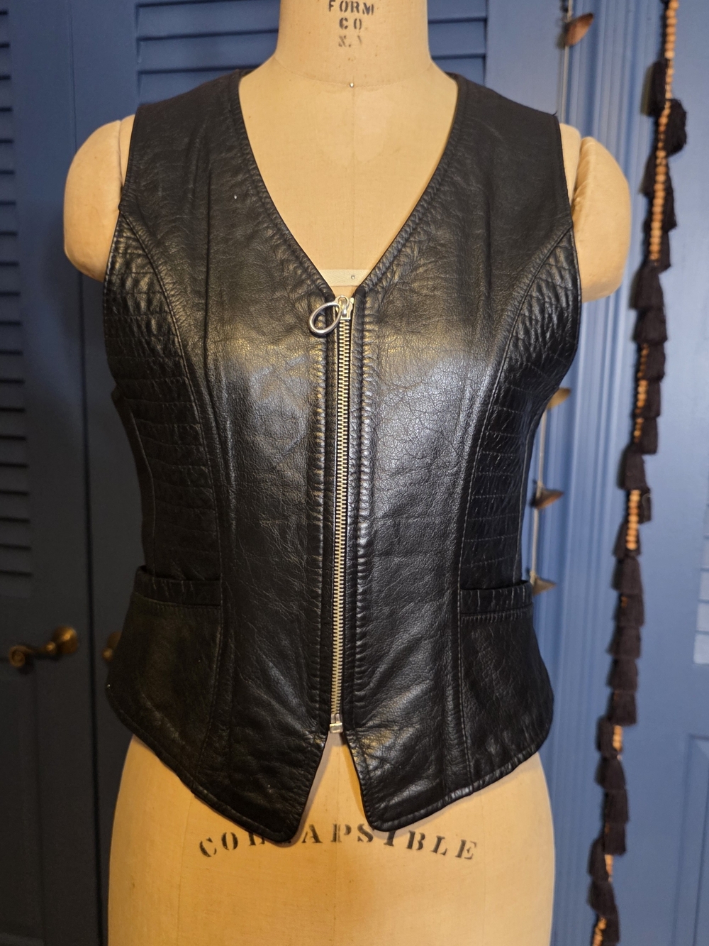 Italian Shoemakers Black Leather Zip-Front Women's Vest